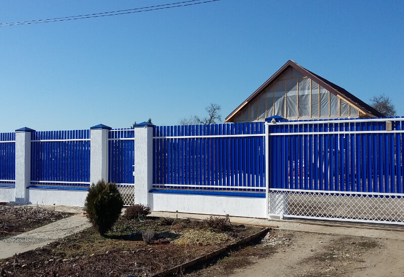 Забор из евроштакетника RAL5002 синий ультра, секция горизонт в Павлодаре фото 1